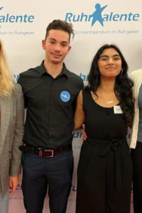 4b5a2dab 0b04 4b97 B91f 2b493f0f11f4